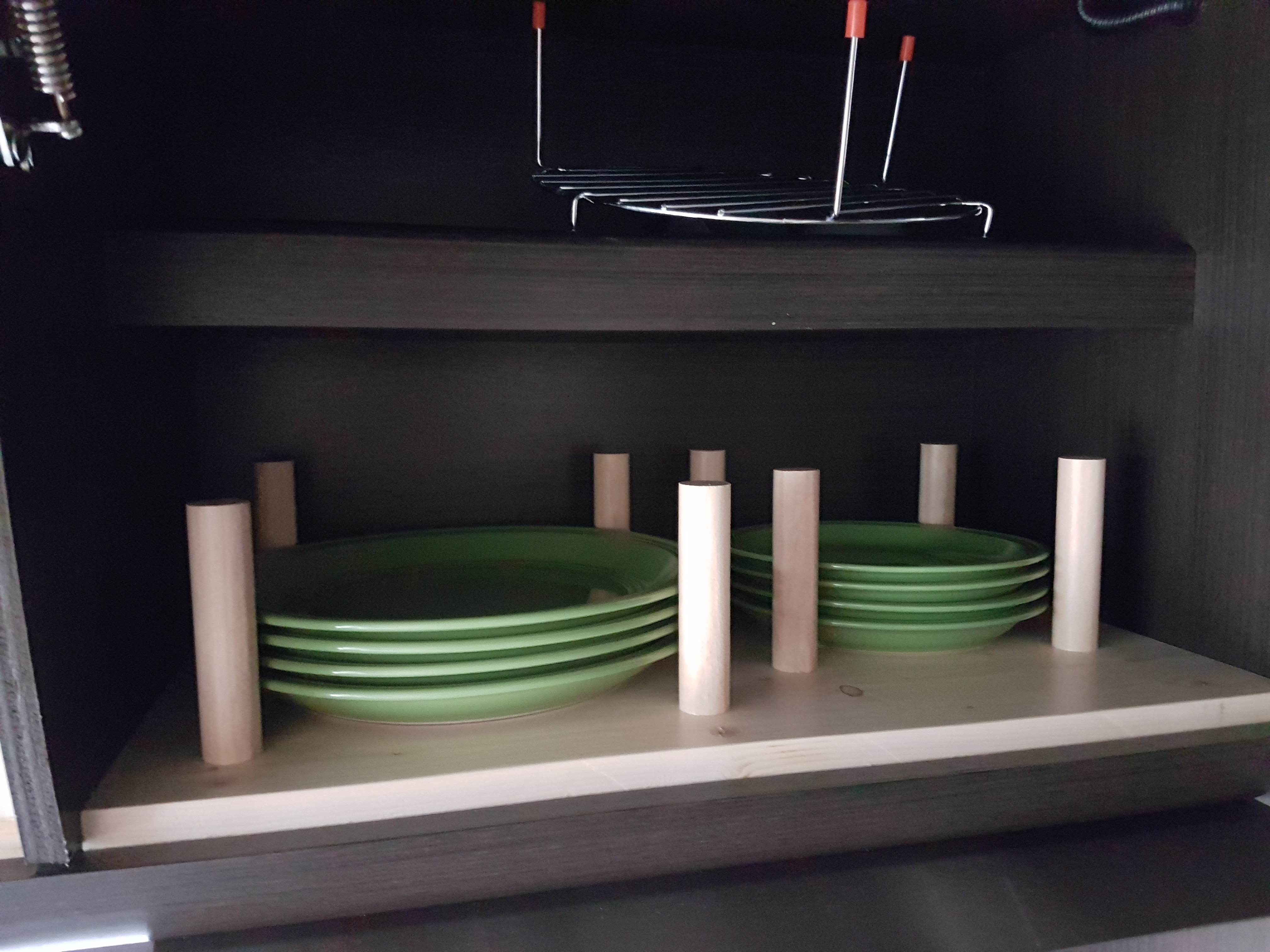 Plate and spice holders for our Thor Gemini 23tr
