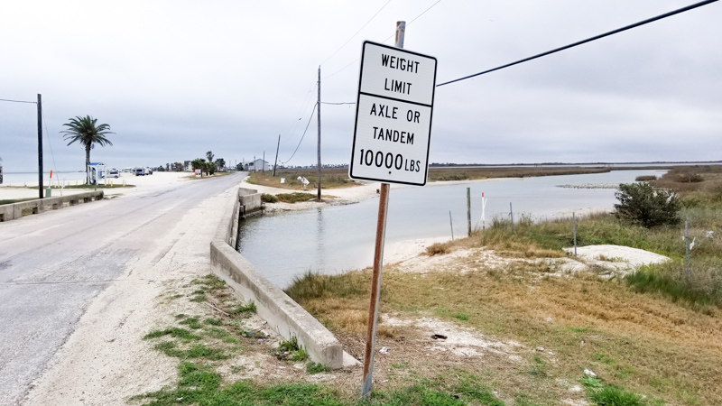 Weight restriction sign at Magnolia Beach