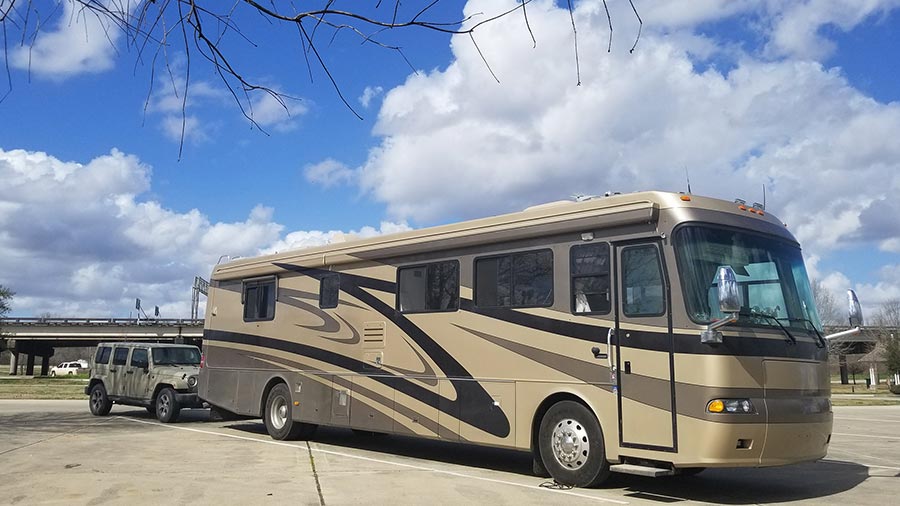 Explorker2 parked at the Louisiana Welcome Center