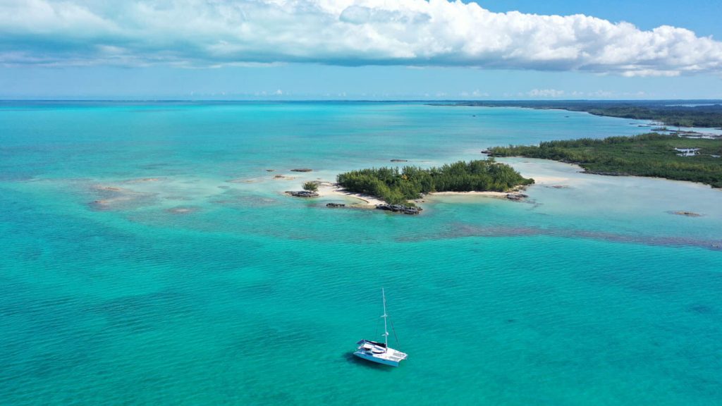 SV Seamlessly anchored by Archer Cay