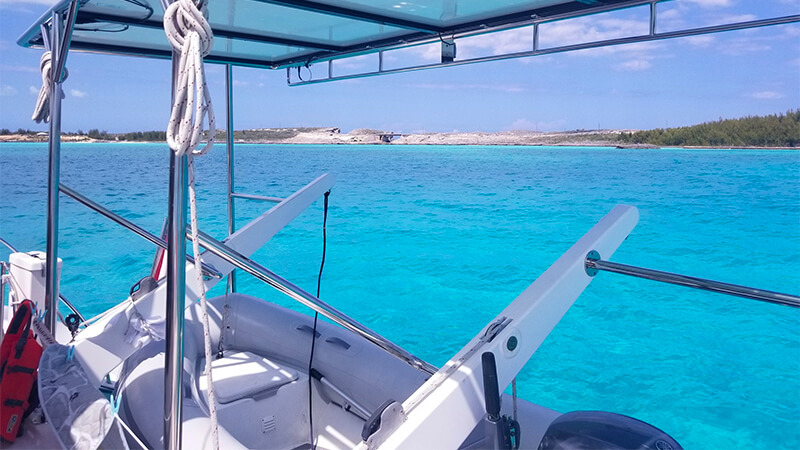 SV Seamlessly anchored in the Bahamas