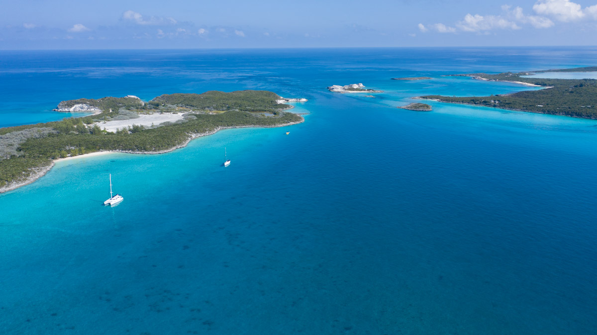SV Seamlessly anchored by Treasure Cay, Bahamas